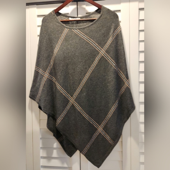 Grey poncho - Picture 1 of 5